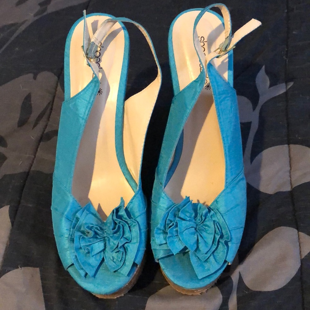 Shoedazzle wedges